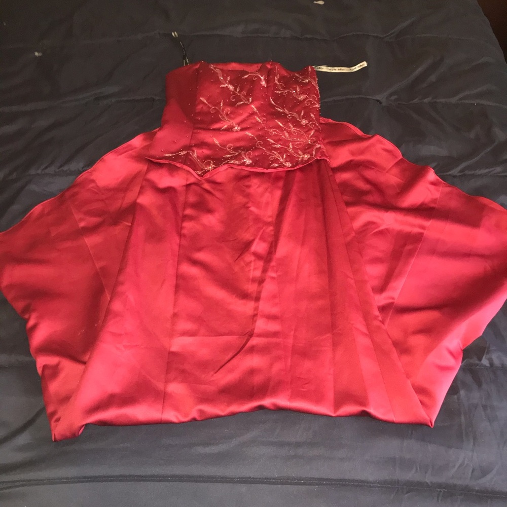 NWT Sexy Red Evening Gown by Alfred Angelo Sz 10